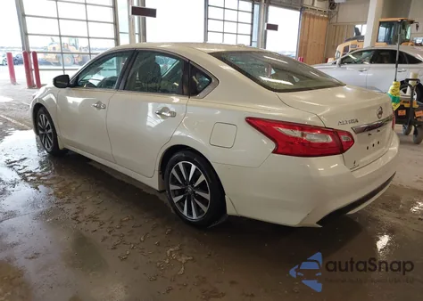 2017 Nissan Altima 2.5 z USA, uszkodzony, nr VIN 1N4AL3AP2HC284160